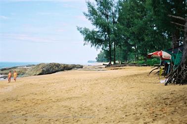 21 Thailand 2002 F1000022 Khao Lak Strand vor Hotel_478